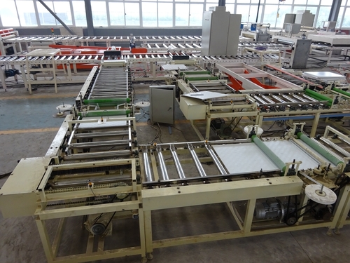 Latest company blogs about How do laminating machines and punching machines operate?